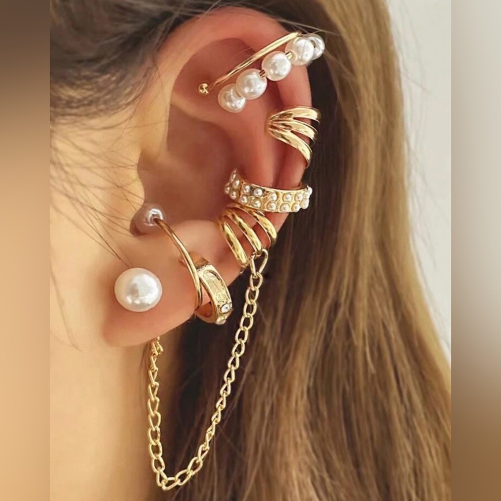 🔥BRAND NEW SET OF FAUX EARRINGS FOR NON PIRCED EARS🔥